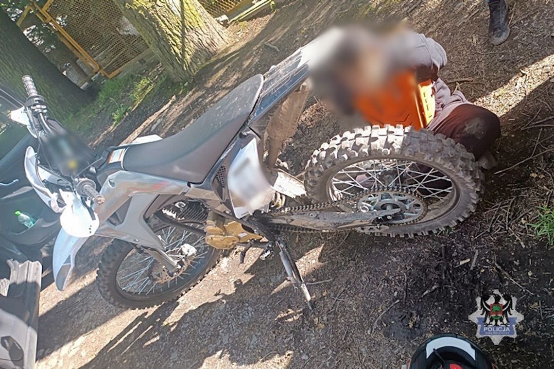 Uciekał przed policją motocyklem bez tablic. Pirat drogowy zatrzymany po pościgu
