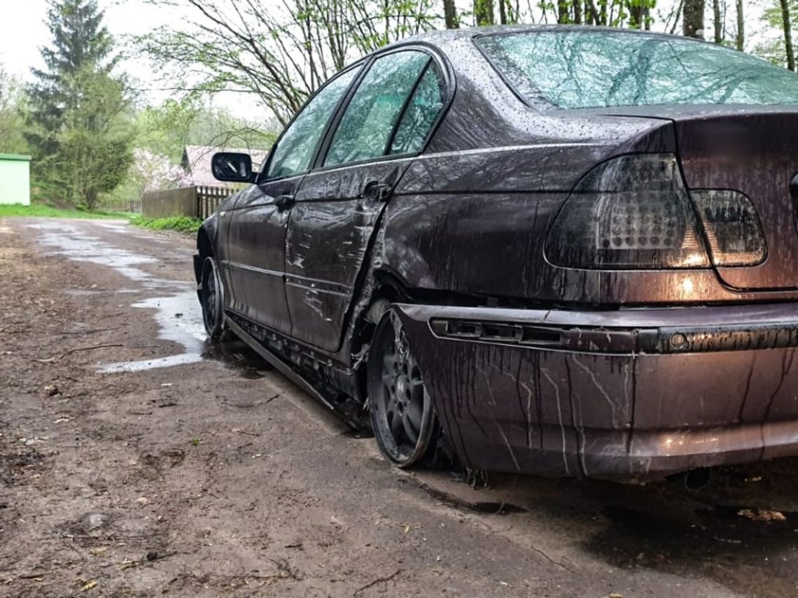 Uciekali policji BMW bez dwóch opon. Naćpany kierowca proponował łapówkę, jego brat chciał się bić