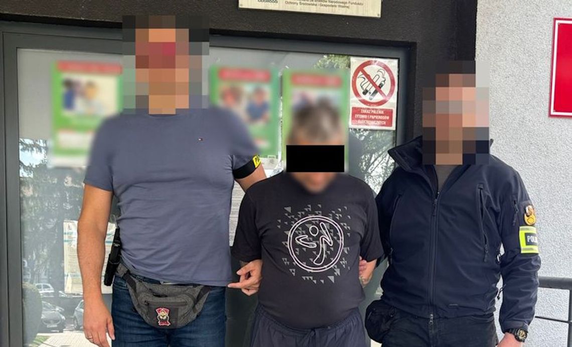 Uciekinier z więzienia wpadł na kradzieży rozbójniczej. 48-latek szarpał ochroniarza w sklepie