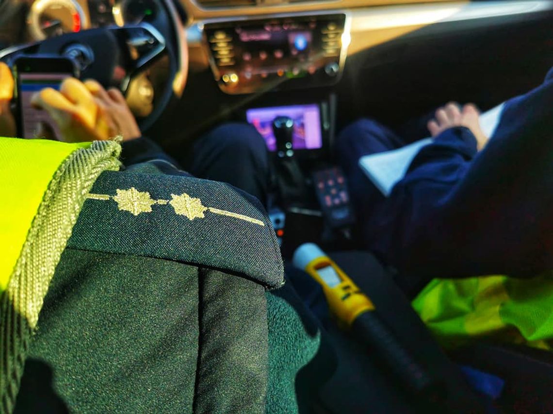 Uciekł przed policją po czym sam przyszedł na komendę. Badanie wykazało, że jechał po narkotykach