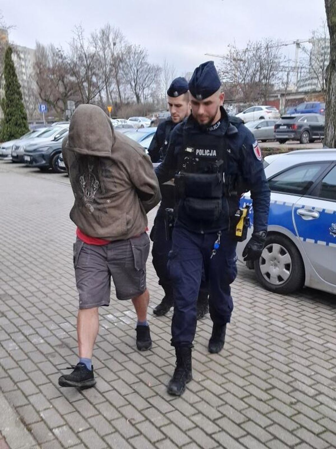 Uciekła z dzieckiem do sklepu, bo mąż groził jej na ulicy. Nic nie robił sobie z zakazu zbliżenia, więc trafił za kraty Uciekła z dzieckiem do sklepu, bo mąż groził jej na ulicy. Nic nie robił sobie z zakazu zbliżenia, więc trafił za kraty