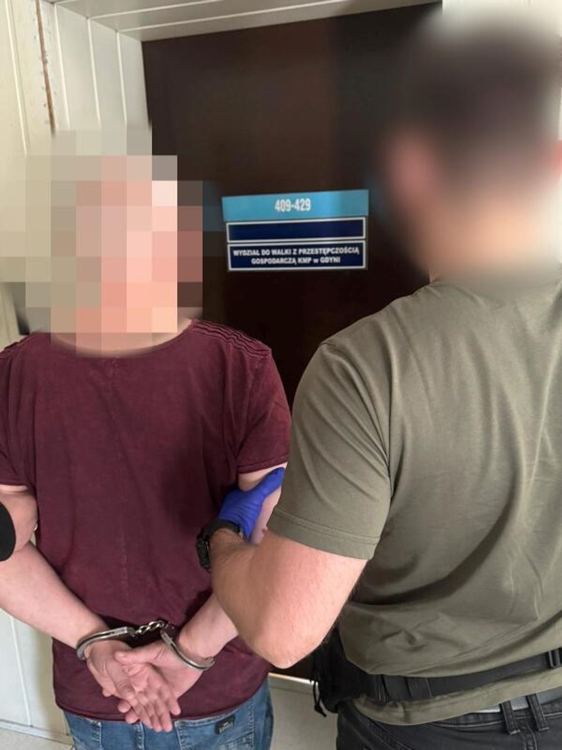 Udawał lekarza i nielegalnie handlował lekami w sieci. 57-latek zatrzymany przy paczkomacie