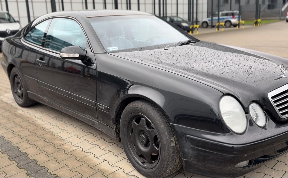 Udawał, że chce kupić mercedesa, nie wrócił z jazdy próbnej. Auto odnalazło się na osiedlu