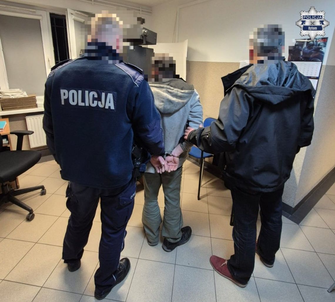 Udawał, że chce pomóc w zakupach staruszkowi na wózku. Potem go okradł