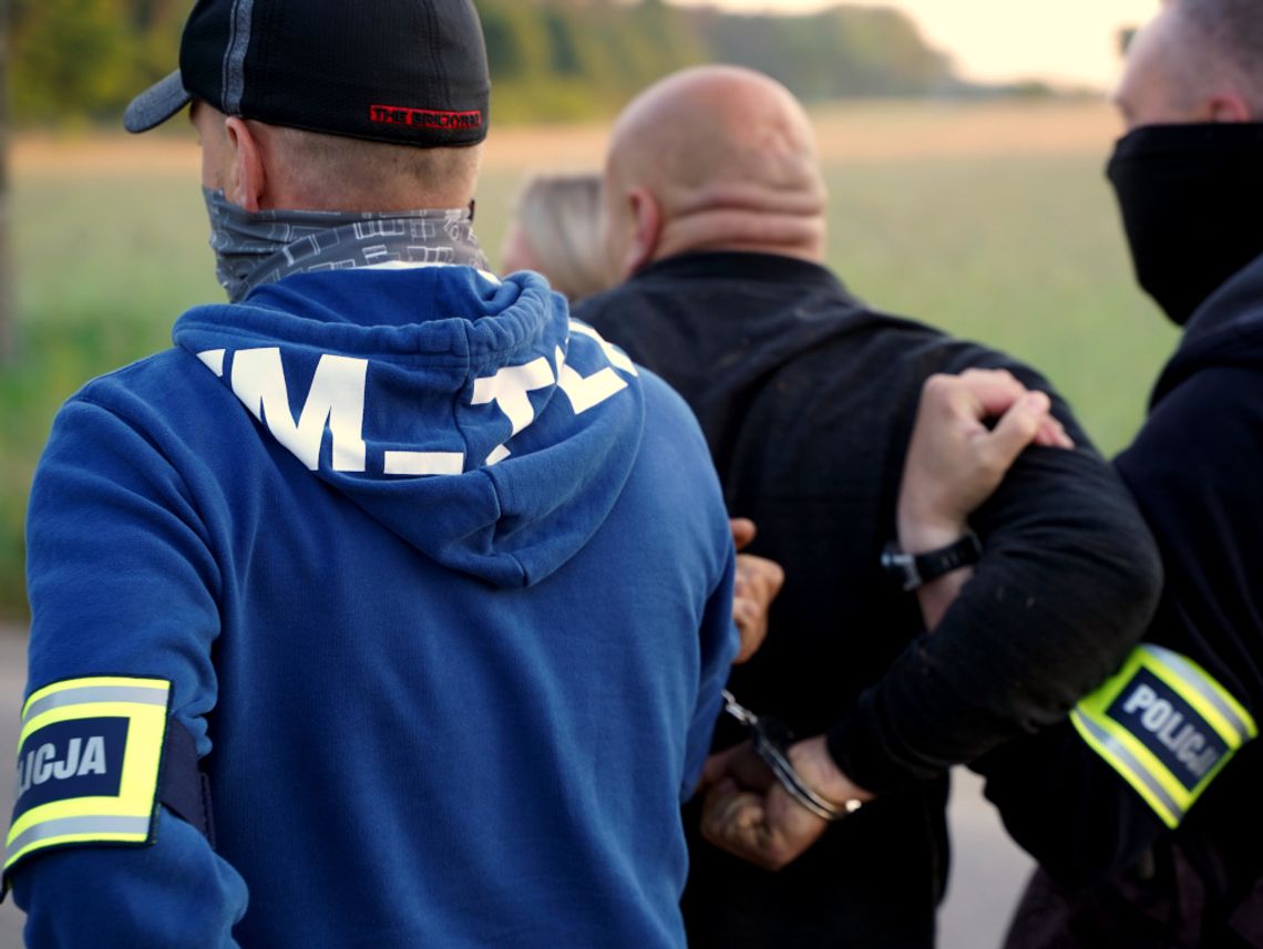 Uderzenie w gang narkotykowy. Obracali ogromnymi ilościami. Towar zakopywali pod ziemią. WIDEO