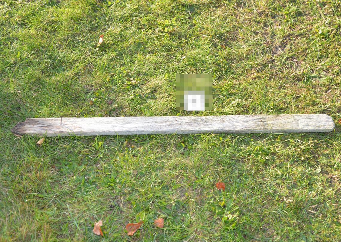 Uderzył kolegę sztachetą w twarz, a następnie bił i kopał. Chciał "wyjaśnić nieporozumienie"