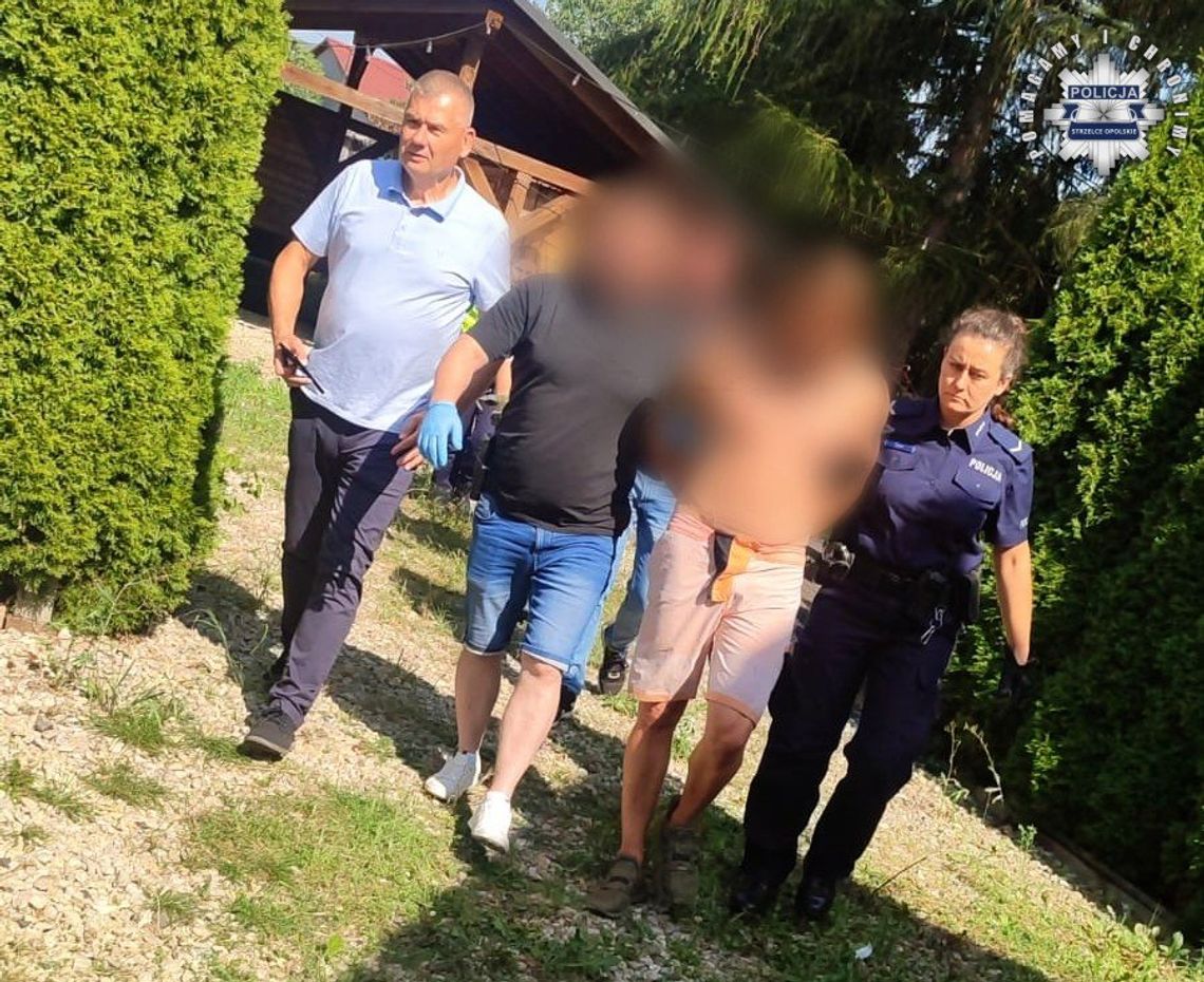 Ukradł auto i ruszył napadać. Sprzedawcy groził śmiercią, pielgrzymom zabrał telefon i pieniądze Ukradł auto i ruszył napadać. Sprzedawcy groził śmiercią, pielgrzymom zabrał telefon i pieniądze