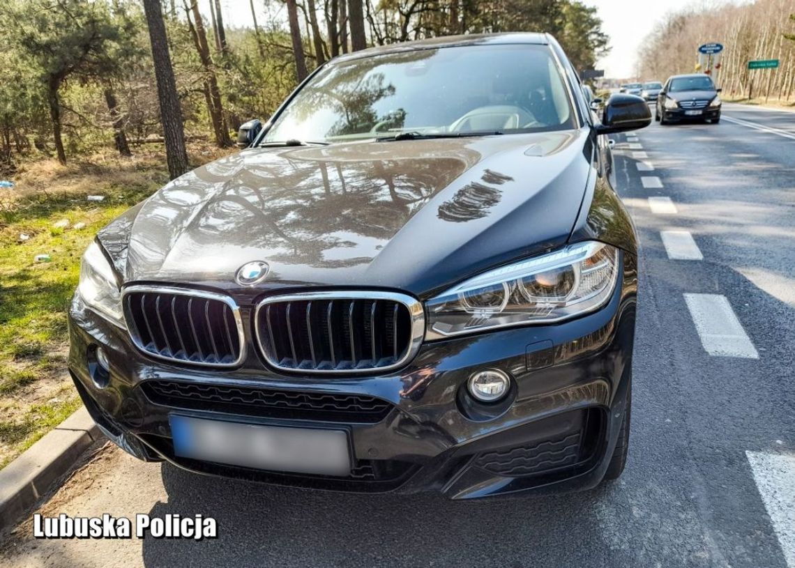 Ukradł BMW za ćwierć miliona i wpadł na własne życzenie. Jechał naćpany i wyprzedzał na przejściu