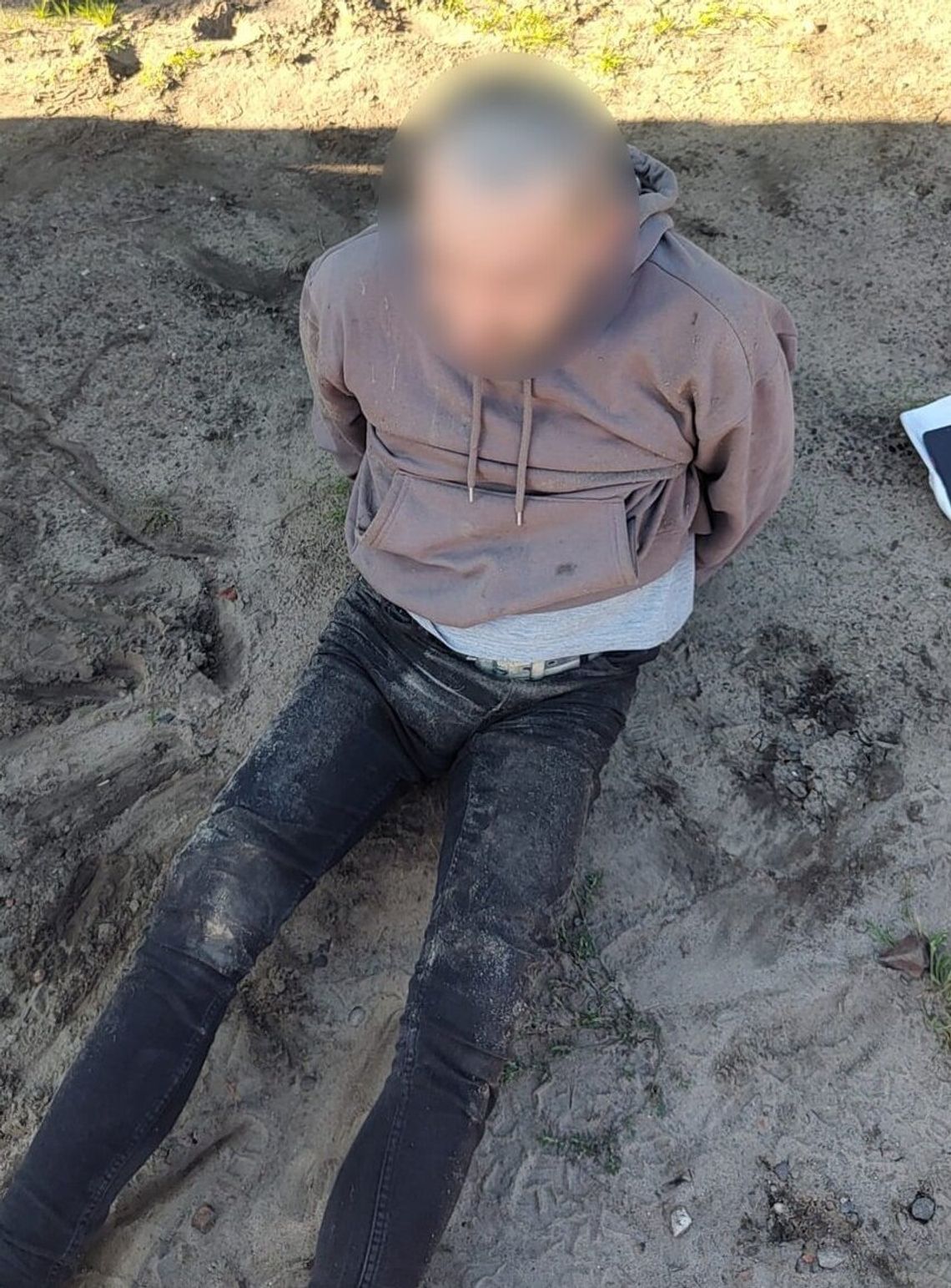 Ukradł busa, a potem położył się na tylnej kanapie i zasnął. Na widok policjantów tylko wzruszył ramionami Ukradł busa, a potem położył się na tylnej kanapie i zasnął. Na widok policjantów tylko wzruszył ramionami