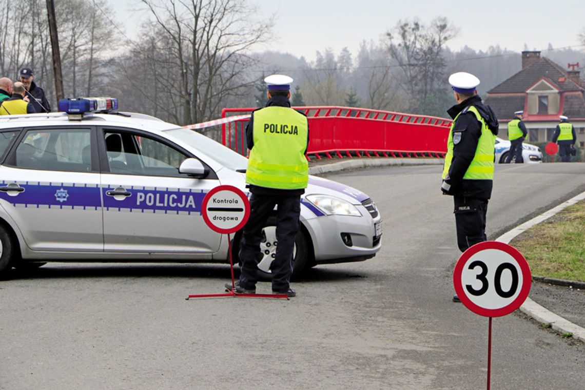 Ukradł ciężarówkę "na stłuczkę". Udało się go zatrzymać dopiero na blokadzie