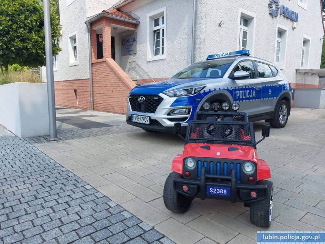 Ukradł dziecięcy samochodzik i tak się podjarał, że zaczął chwalić się nim w internecie. Policja nie potrzebowała niczego więcej