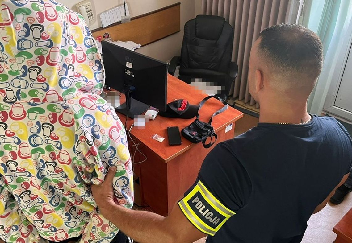 Ukradł kobiecie telefon i zaciągnął przez niego kredyt. Potem wypłacał pieniądze blikami