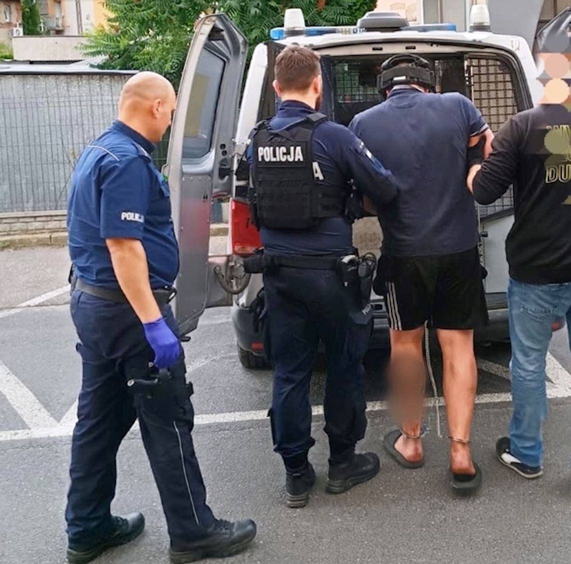 Ukradł mężczyźnie pieniądze, a gdy ten chciał je odzyskać, brutalnie go pobił i zabrał łańcuszek