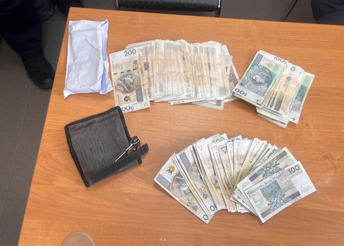 Ukradł plecak z fortuną i... wrócił do sklepu w innej kurtce. Przebiegły 63-latek w rękach policji