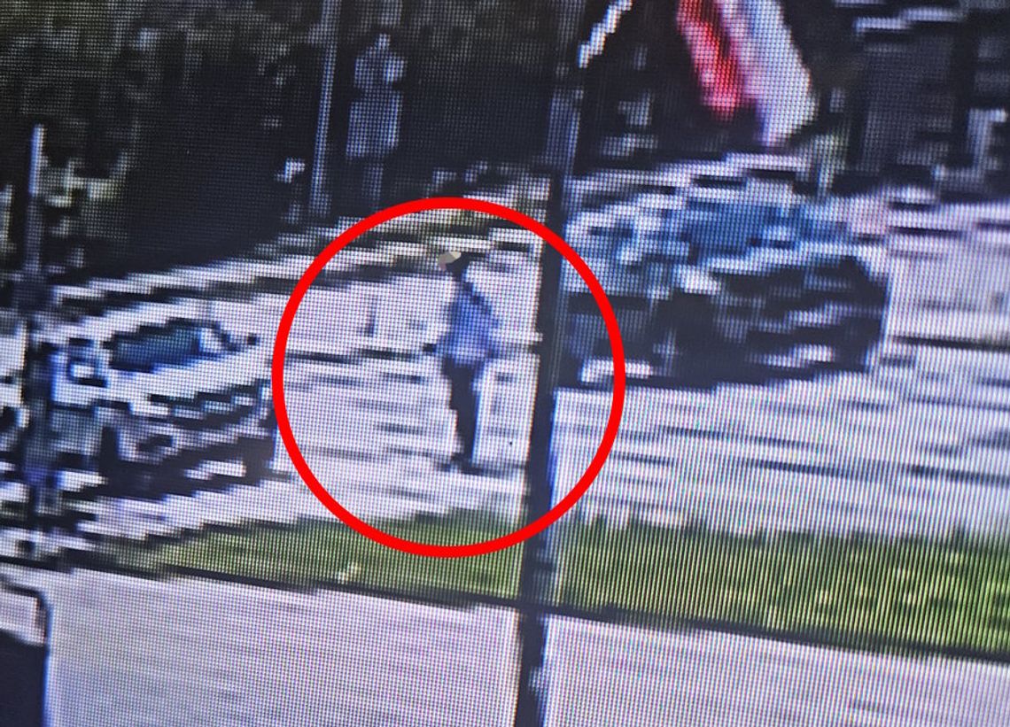 Ukradł z kościoła strój ministranta. Biegał po skrzyżowaniu zatrzymując aut, na jedno wskoczył