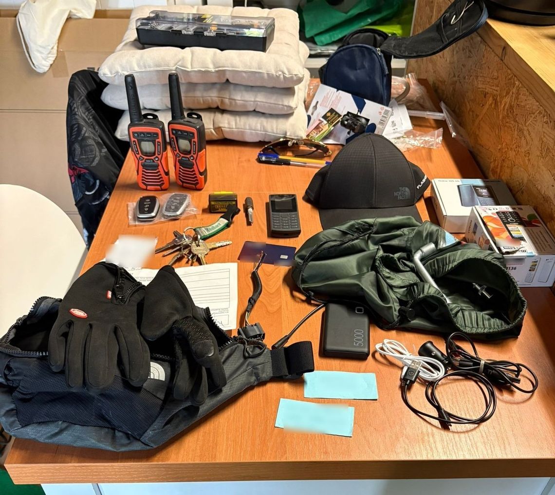 Ukradli auta warte ponad pół miliona złotych. Ukrywali je w podziemnych parkingach i garażach