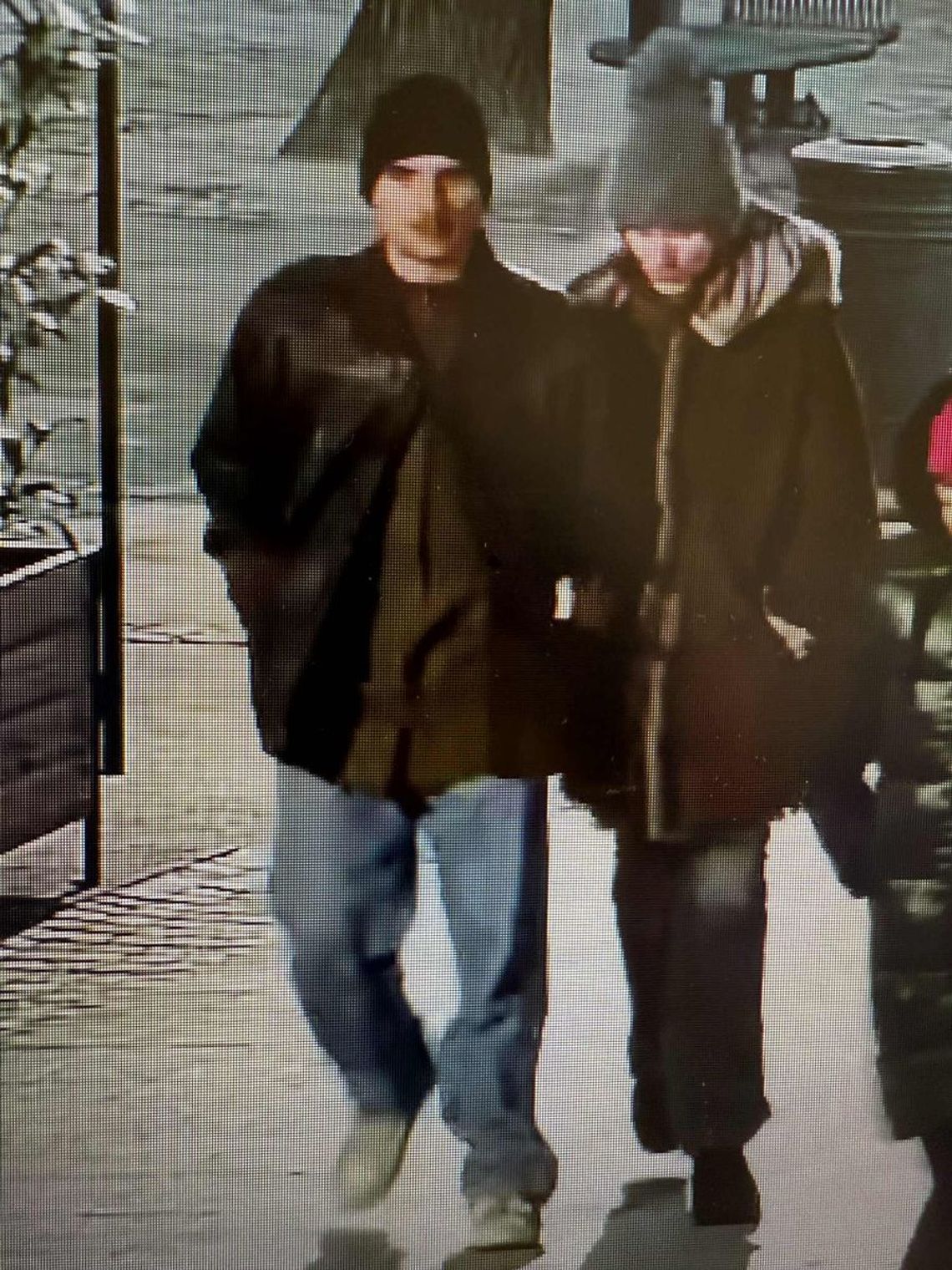 Ukradli figurkę Jezusa z szopki bożonarodzeniowej. Policja opublikowała wizerunek podejrzewanej pary