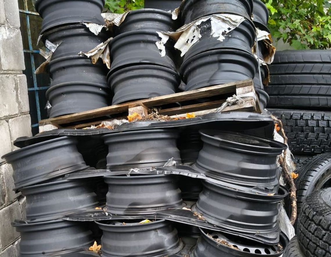 Ukradli z pracy 2200 felg samochodowych. Zatrzymani złodzieje i paserzy, z którymi współpracowali