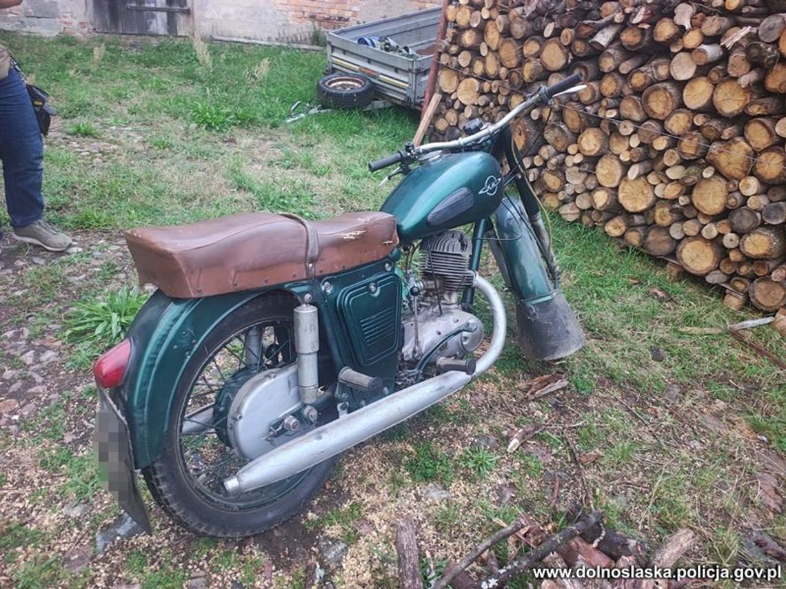 Ukradli zabytkowy motocykl, znaleźli kupca i sprzedali jak swój. Dzień później zostali zatrzymani Ukradli zabytkowy motocykl, znaleźli kupca i sprzedali jak swój. Dzień później zostali zatrzymani