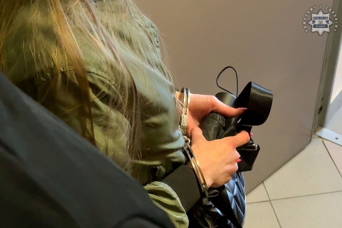 Ukraińcy chcieli wyłudzić blisko 40 tysięcy zł metodą "na przelew". Zatrzymali ich przed bankiem