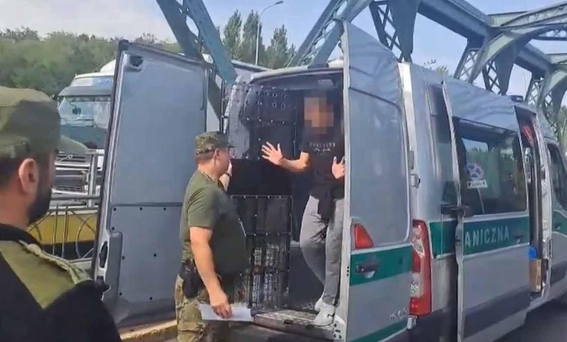 Ukraińcy deportowani i odstawieni na granicę. Jeden uznany za "niepożądanego", drugi nie szanował polskiego prawa