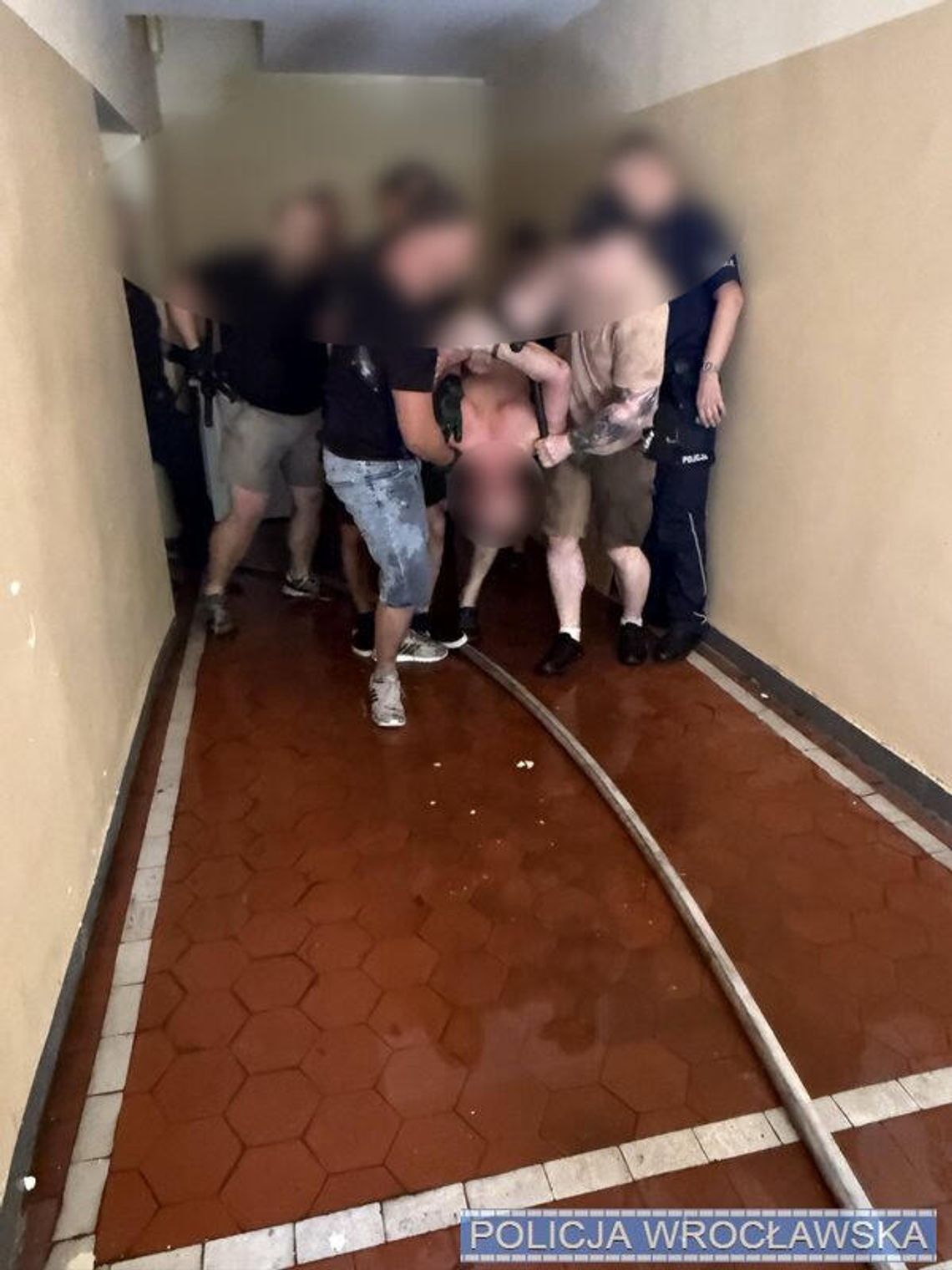 Ukrainiec stworzył instalację gazową, zabarykadował się w mieszkaniu i groził wysadzeniem bloku