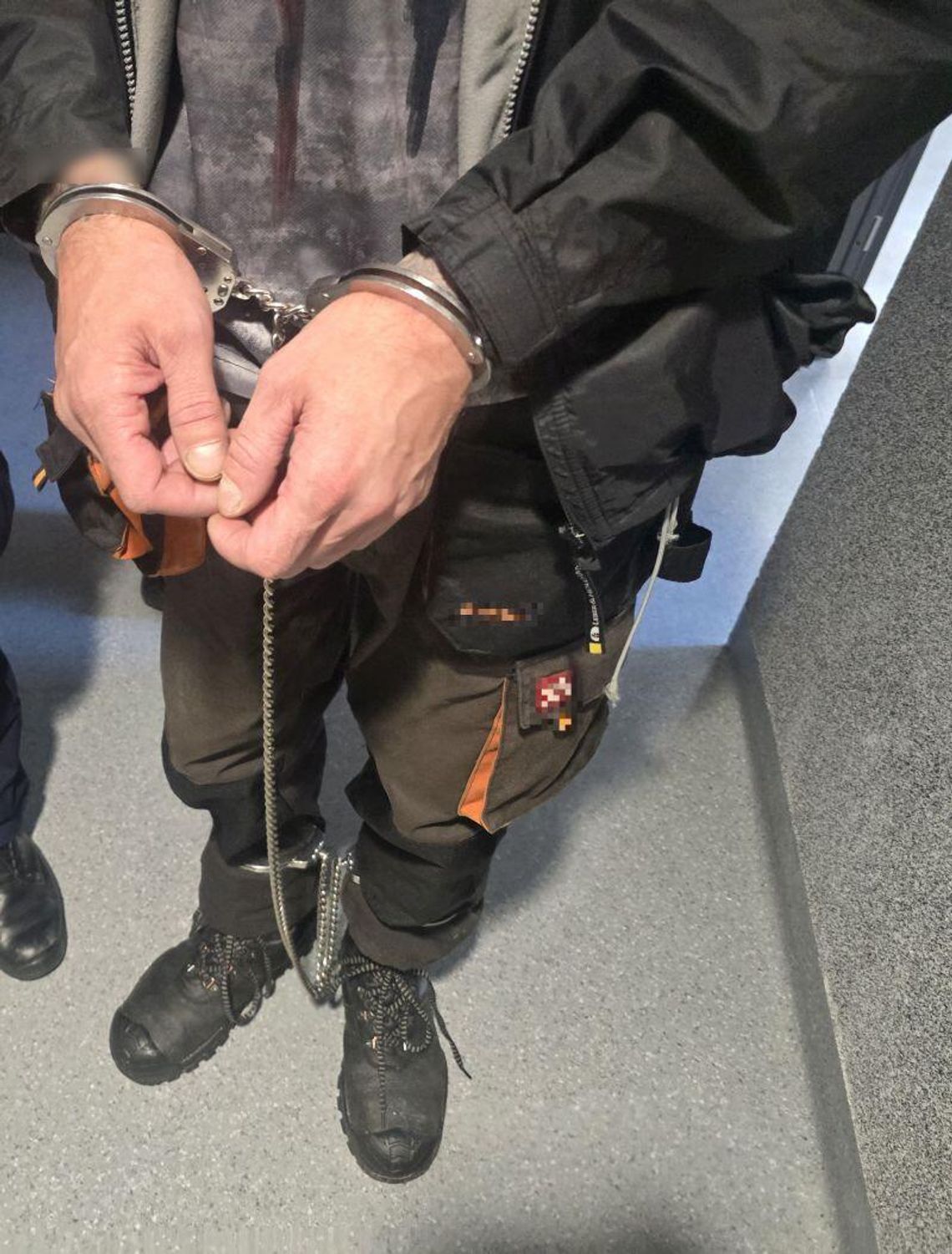 Ukrywał się przed więzieniem. Policjanci zatrzymali go przed wyjściem do pracy Ukrywał się przed więzieniem. Policjanci zatrzymali go przed wyjściem do pracy