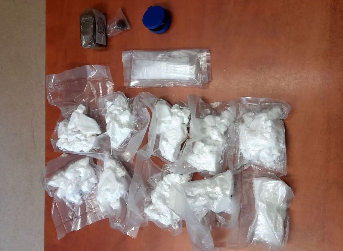 Ukrywał się przed więzieniem. Policjanci znaleźli u niego ponad kilogram narkotyków