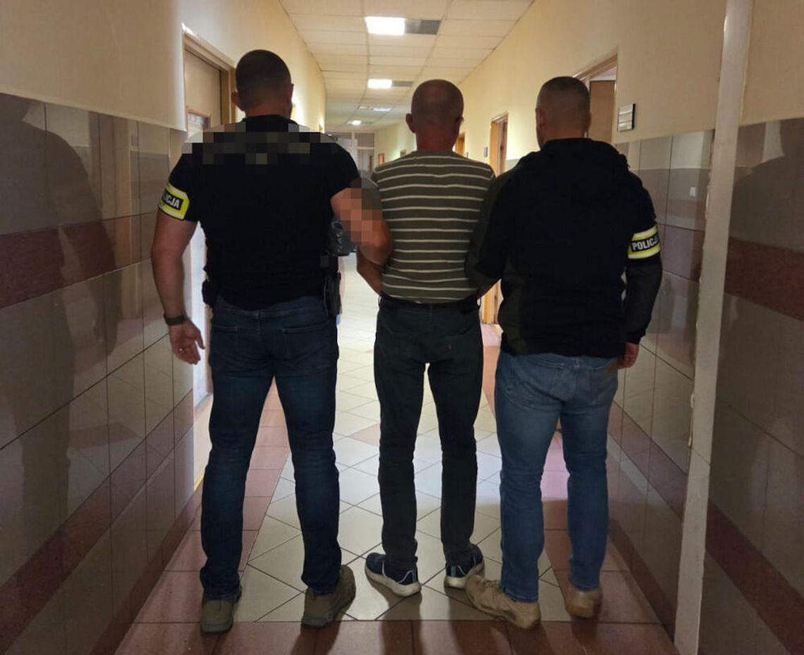 Ukrywał się przez dziewięć lat. Policjanci osaczyli poszukiwanego mężczyznę w galerii handlowej