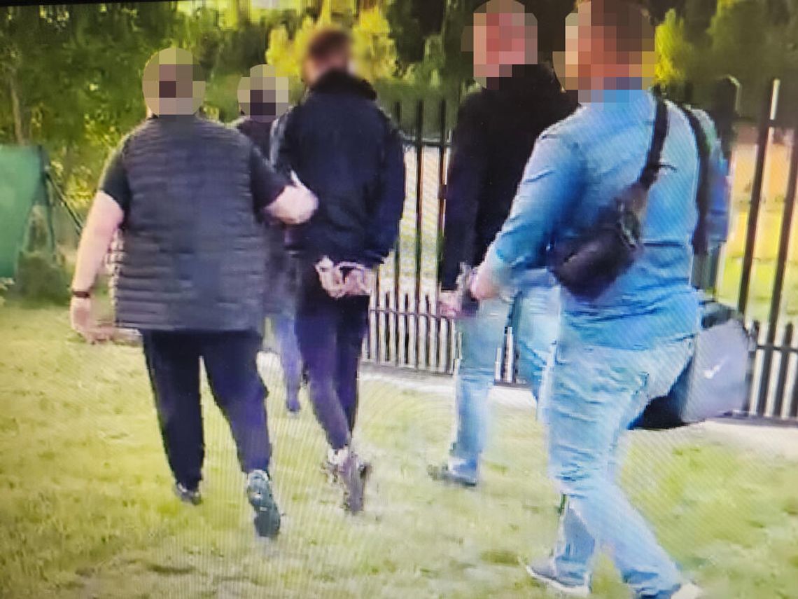 Ukrywał się w domku letniskowym. Ścigany 7 podstawami 32-latek namierzony przez kryminalnych