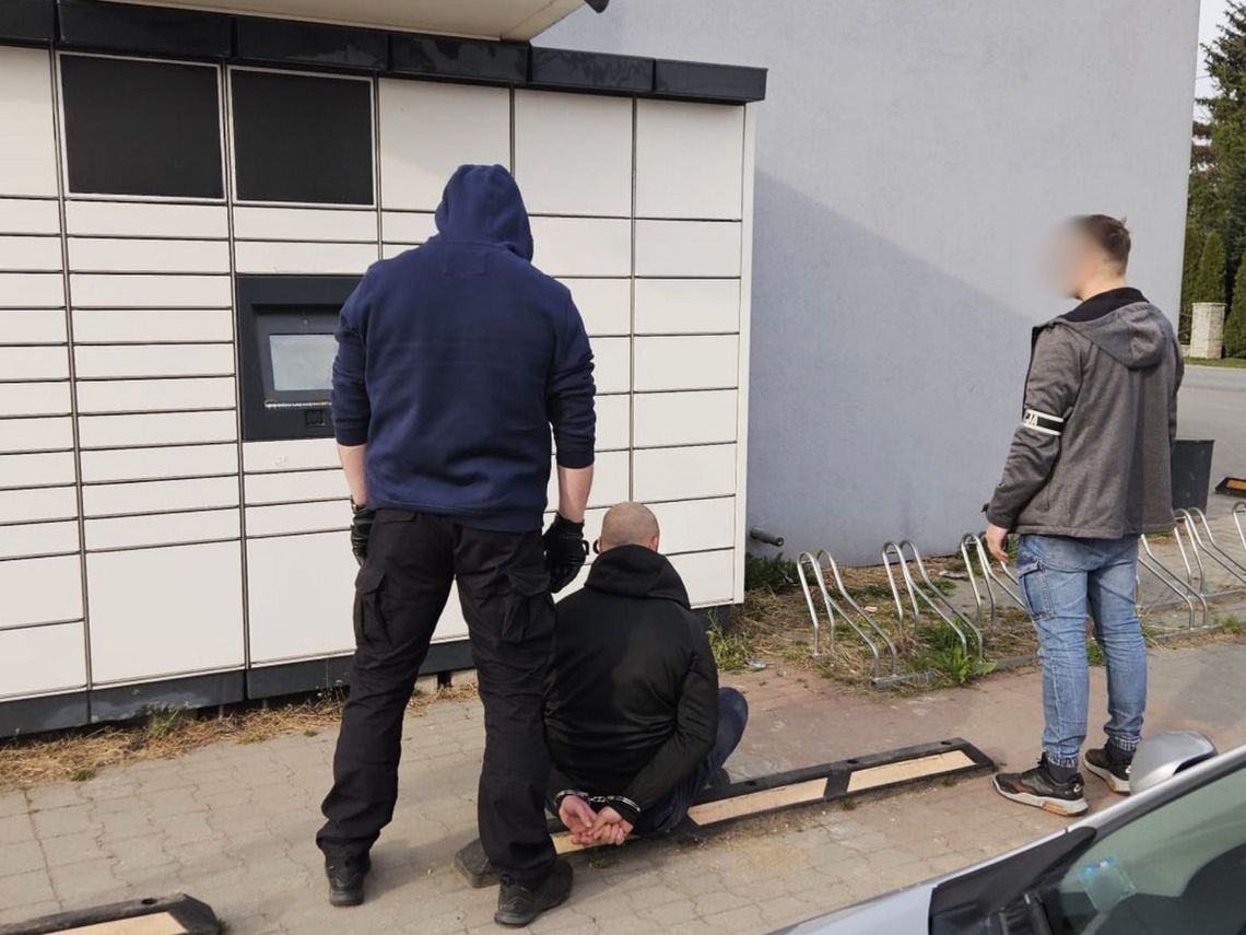 Ukrywał się w Holandii, ale wrócił dla swojej dziewczyny. Wpadł z narkotykami przy paczkomacie Ukrywał się w Holandii, ale wrócił dla swojej dziewczyny. Wpadł z narkotykami przy paczkomacie