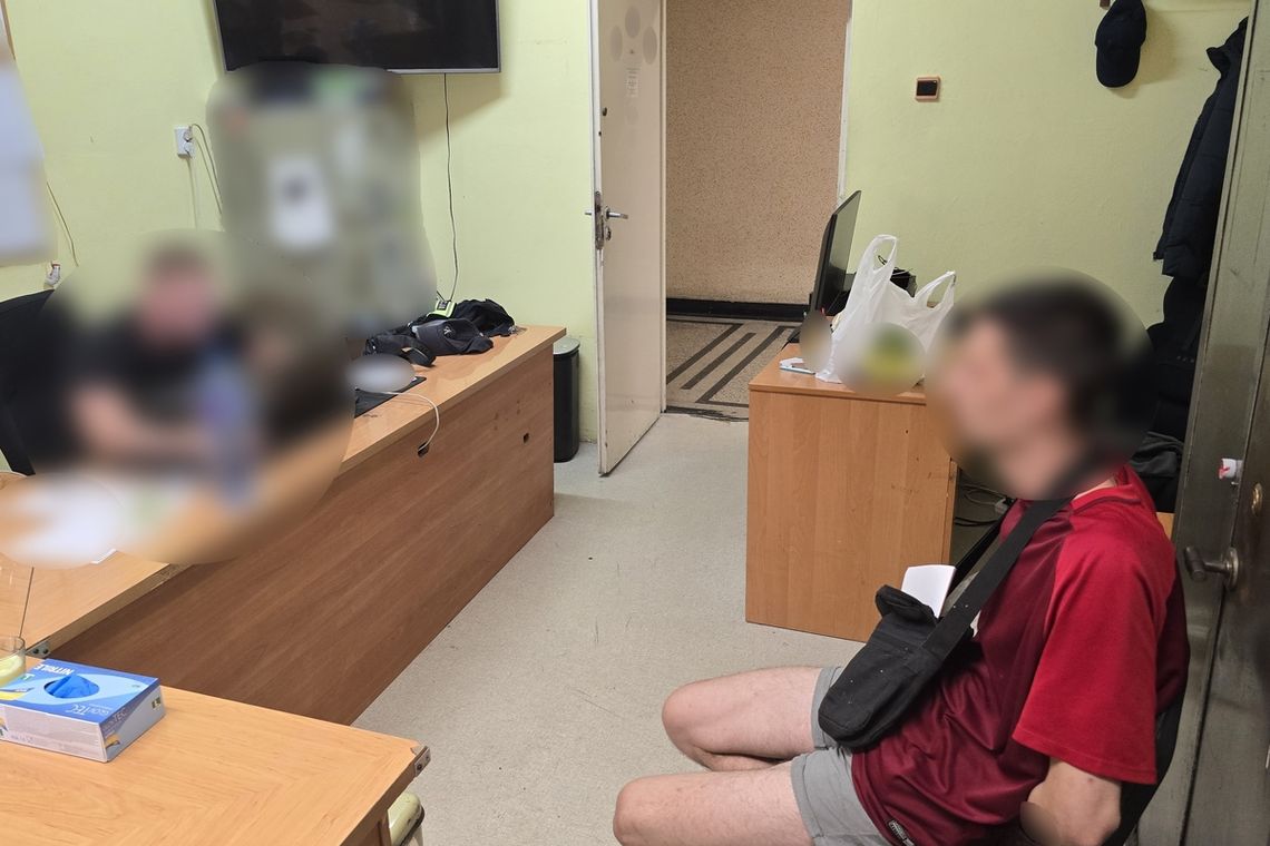 Umawiali się na randki, potem napadali. Kryminalni zatrzymali trzech mężczyzn i kobietę