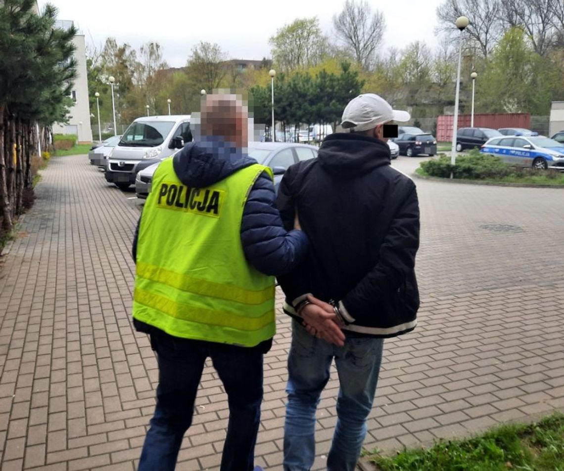 Umówił się na randkę przez internet. Laska wystawiła go - został napadnięty przez jej kumpla recydywistę