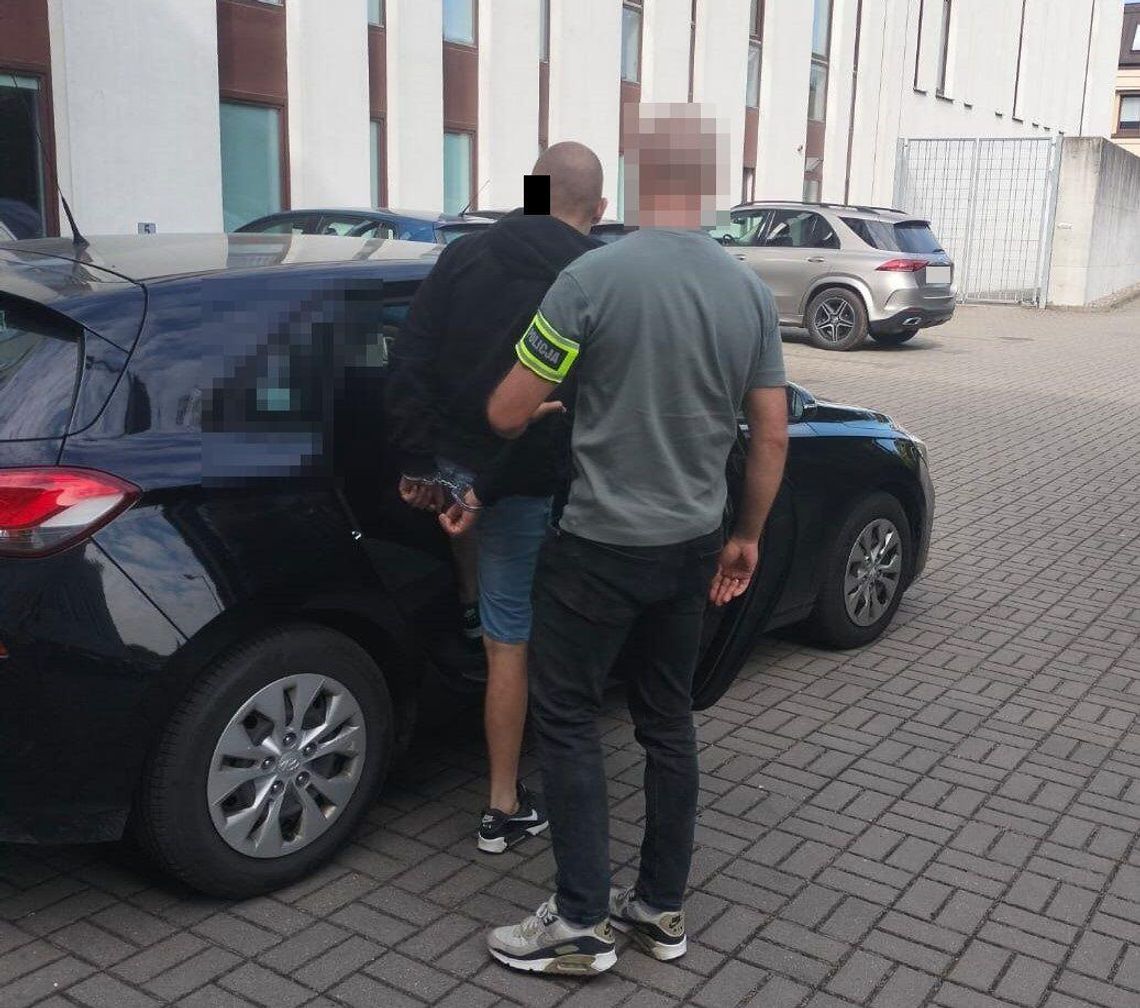 Uprawiał konopie o wysokości blisko 2,5 metra, w domu miał narkotyki. 30-latek trafił do aresztu