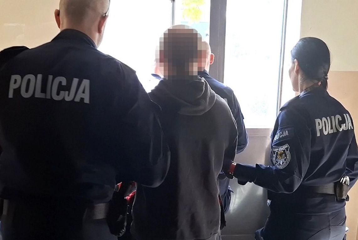 Urządził piekło pod domem byłej żony. Groził kobiecie spaleniem i dźgnął nożem jej partnera