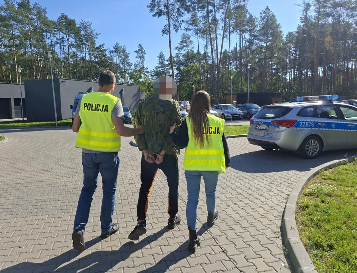 Uszkodzona szyba zwróciła uwagę drogówki. Kierowca i pasażer zatrzymani z narkotykami Uszkodzona szyba zwróciła uwagę drogówki. Kierowca i pasażer zatrzymani z narkotykami
