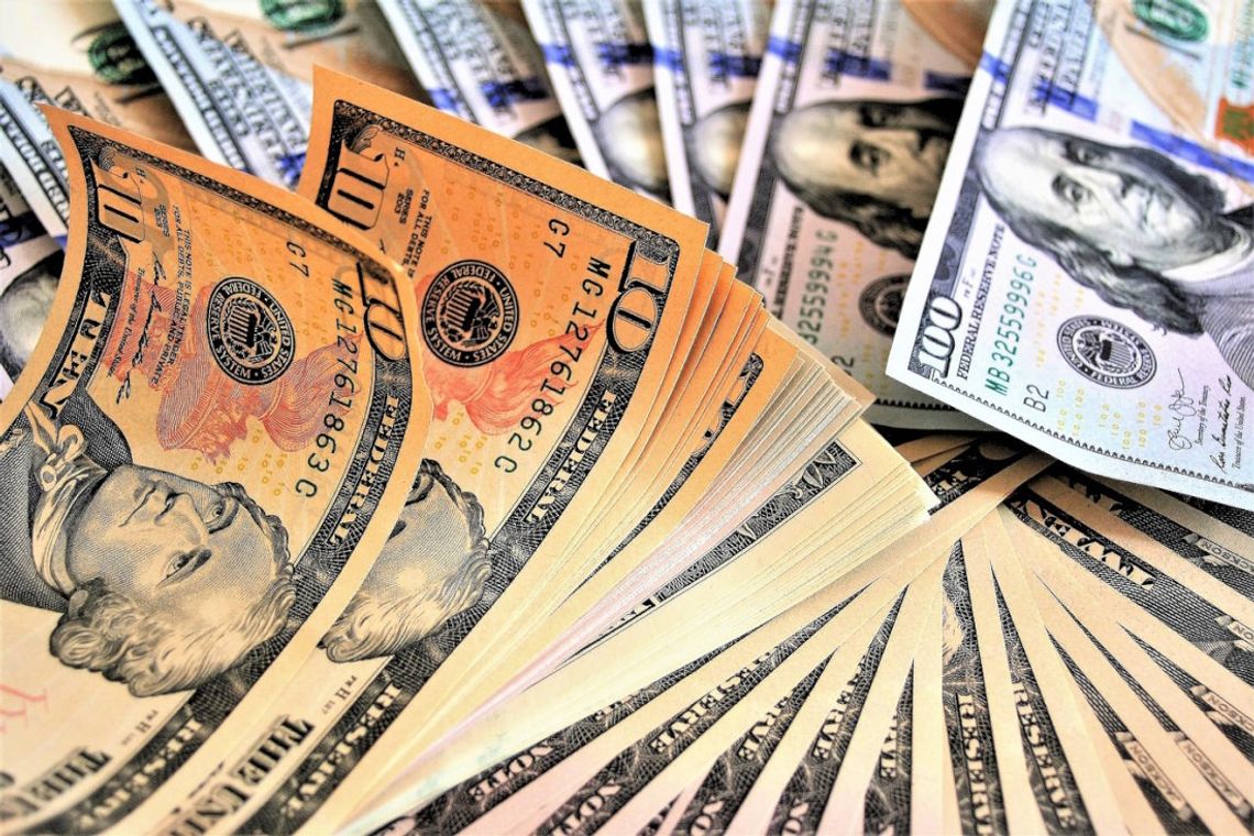 Uwierzył, że dostanie 11 milionów dolarów spadku po kuzynie z Kanady. Stracił 45 tysięcy złotych Uwierzył, że dostanie 11 milionów dolarów spadku po kuzynie z Kanady. Stracił 45 tysięcy złotych