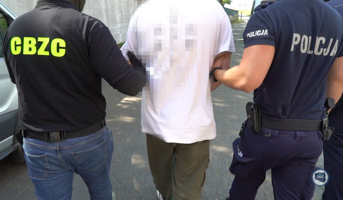 Uwodził nieletnie przez internet i zmuszał je do obrzydliwych czynów. CBZC zatrzymało 29-latka Uwodził nieletnie przez internet i zmuszał je do obrzydliwych czynów. CBZC zatrzymało 29-latka