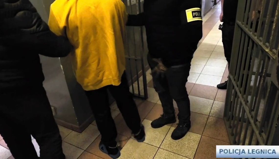 Uwziął się na pracowników stacji paliw. W końcu przyszedł i groził, że ich pozabija Uwziął się na pracowników stacji paliw. W końcu przyszedł i groził, że ich pozabija