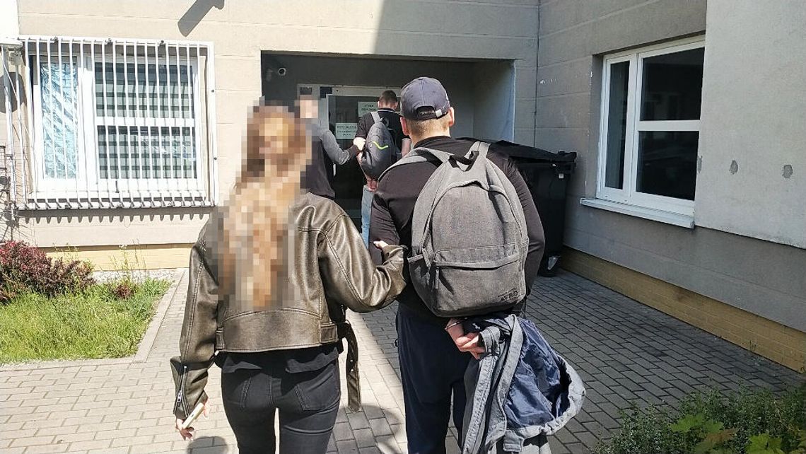 Uzależniony 43-latek odsprzedawał metadon innemu mężczyźnie. Wpadli na gorącym uczynku