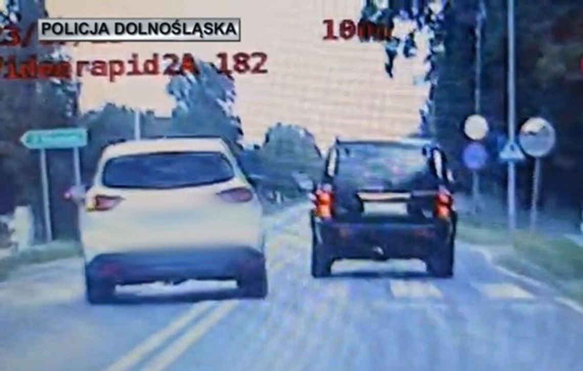 Uzbierała aż 25 punktów za niebezpieczne manewry na drodze. Nie domyśliła się, że jedzie za nią radiowóz