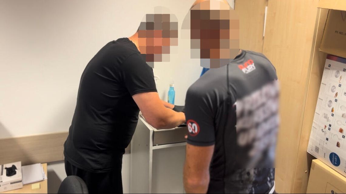 Uzbrojony w kastet groził sąsiadowi, w internecie nawoływał do zabójstw cudzoziemców Uzbrojony w kastet groził sąsiadowi, w internecie nawoływał do zabójstw cudzoziemców