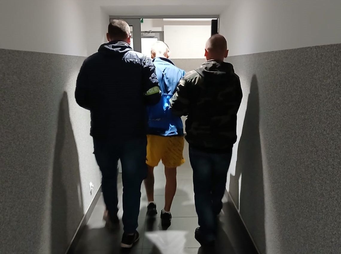 Uzbrojony w kij bejsbolowy recydywista napadł na lombard. Uderzał w szybę żądając wydania pieniędzy