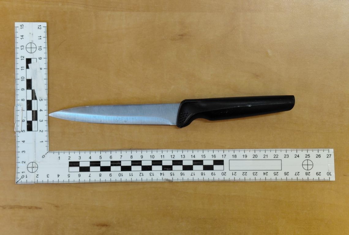 Uzbrojony w nóż 21-latek groził pracownikom kebaba. Wcześniej rozpylił gaz w lokalu Uzbrojony w nóż 21-latek groził pracownikom kebaba. Wcześniej rozpylił gaz w lokalu