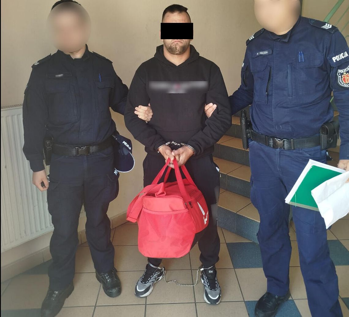 Używając gazu i pałki teleskopowej pobili dwóch mężczyzn i 17-letnią dziewczynę. Sprawcy aresztowani