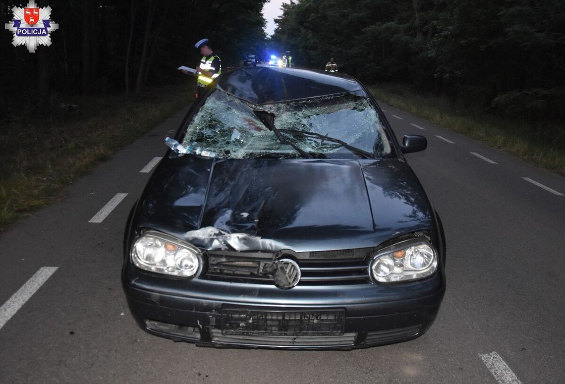 Volkswagen uderzył w rower. 30-letnia matka i dwoje dzieci ciężko ranni