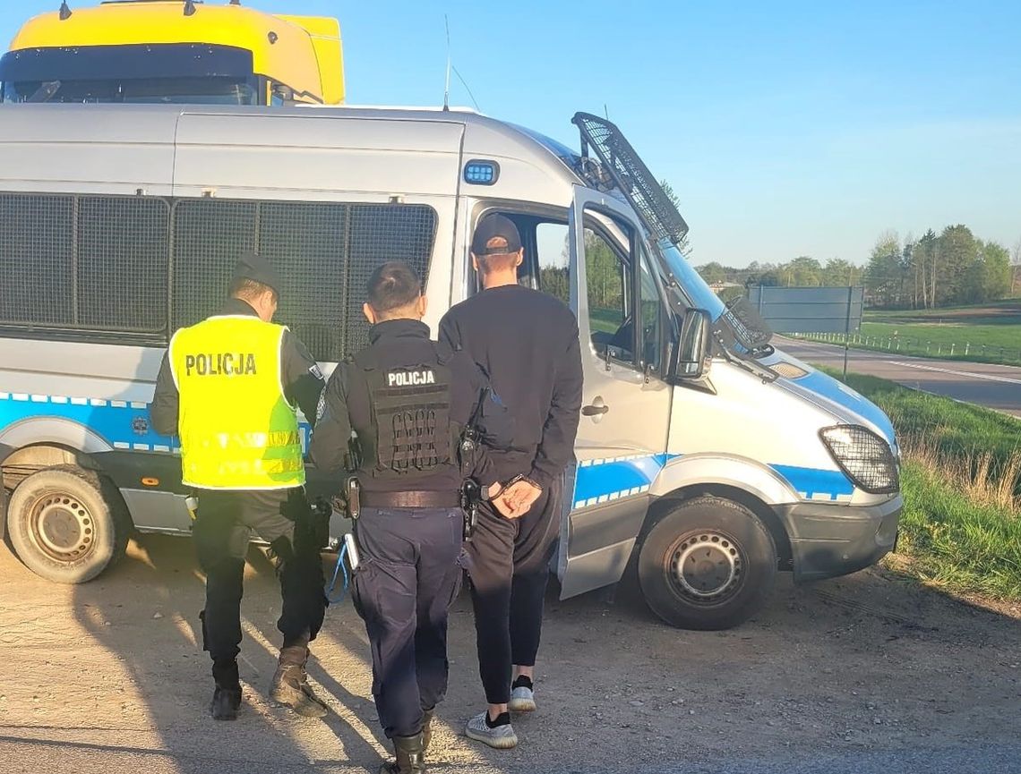 W aucie czuć było marihuanę, mieli 10 gramów suszu. 24-latek za kierownicą twierdzi, że palił, ale dzień wcześniej