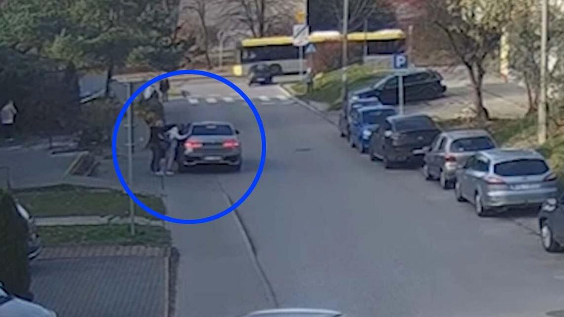 W biały dzień porwali mężczyznę z ulicy. Został siłą wciągnięty do samochodu W biały dzień porwali mężczyznę z ulicy. Został siłą wciągnięty do samochodu