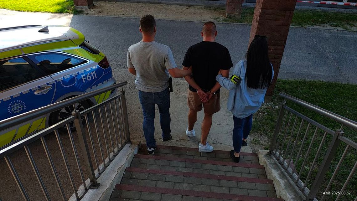 W biurowcu unosił się zapach marihuany. Ktoś wezwał policję, 32-latek zatrzymany z narkotykami