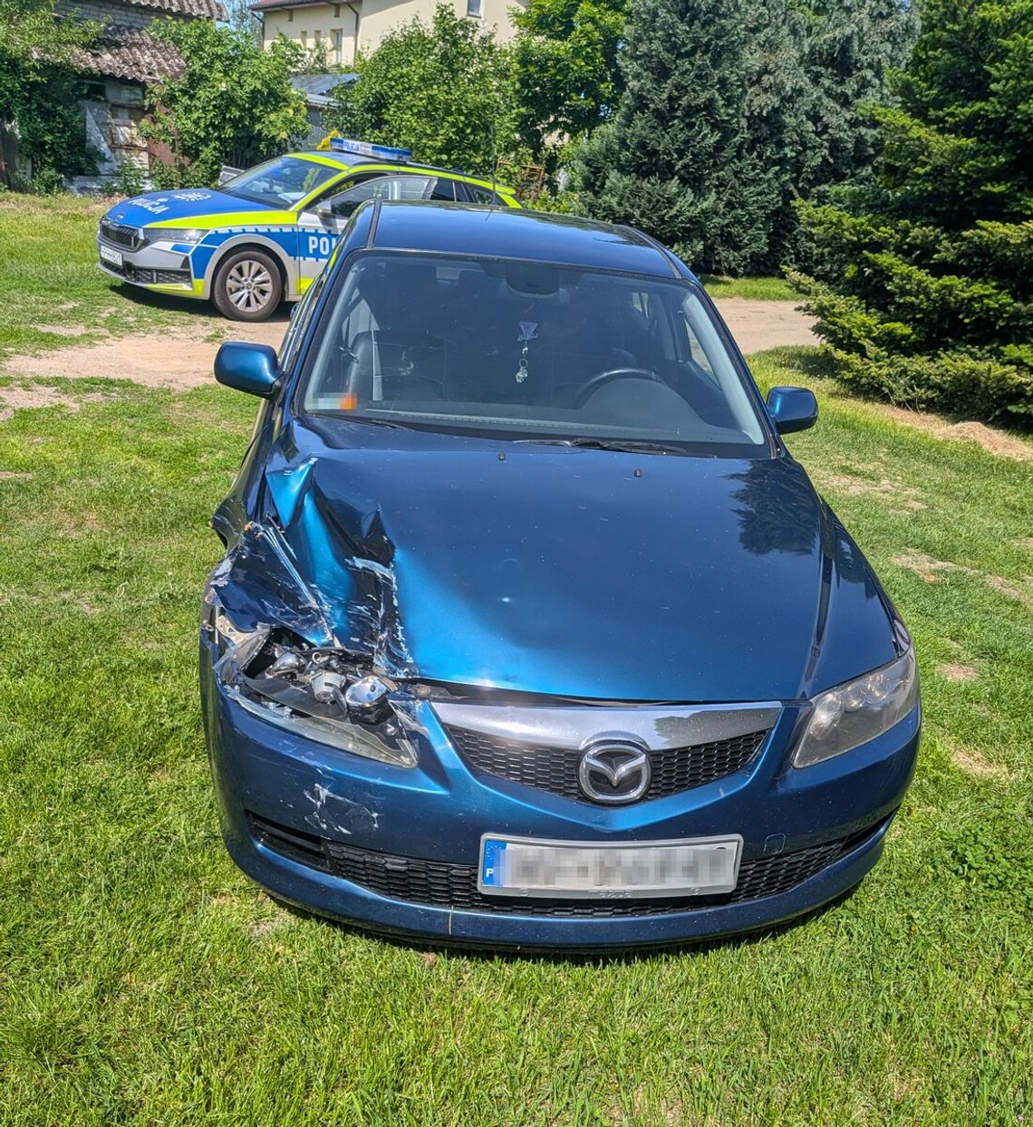 W ciągu 6 minut doprowadził do 3 kolizji. Mężczyzna za kierownicą Mazdy był kompletnie pijany W ciągu 6 minut doprowadził do 3 kolizji. Mężczyzna za kierownicą Mazdy był kompletnie pijany